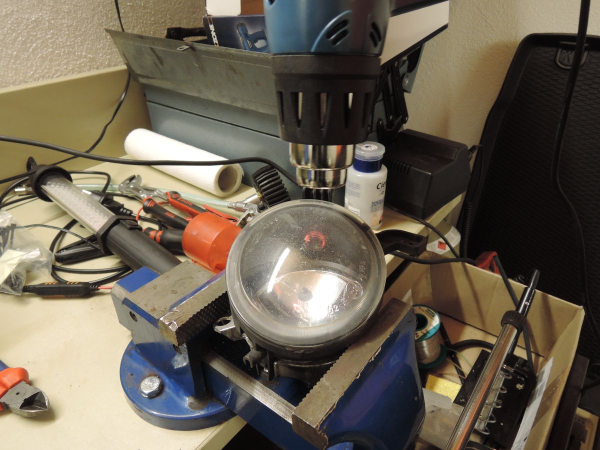 OSRAM_LEDriving_Fog_Audi_A2_Housing_and_mounting_02.JPG.c7c3f307a48bc08ff91a789bb1d46585.JPG