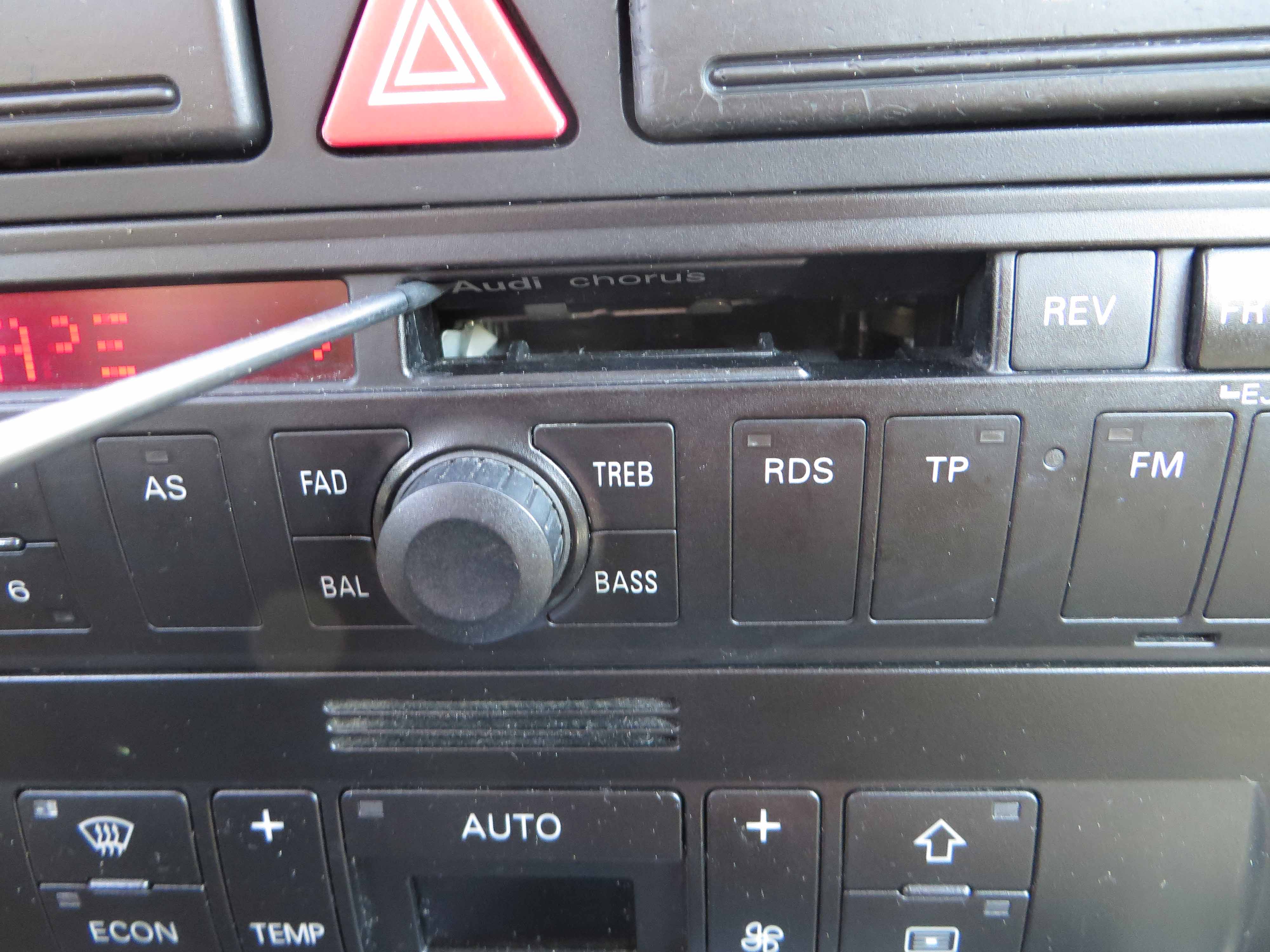 Originalradio Audi Concert 2 bringt keinen Ton raus - HIFI - Handy - NAVI -  Audi A2 Club Deutschland