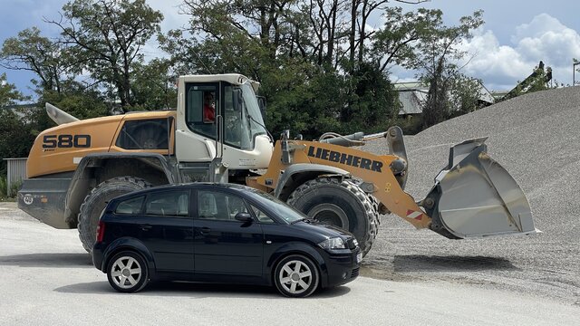 unser A2 als Laster im Kieswerk.JPG
